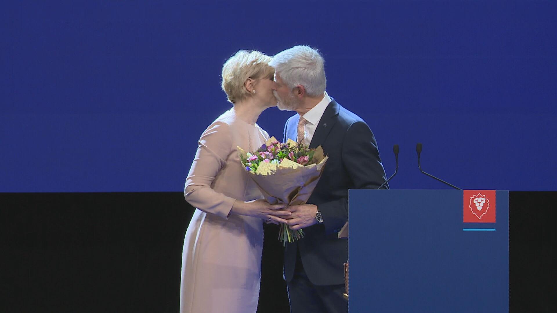 Nově zvolený prezident Petr Pavel poděkoval své ženě Evě.