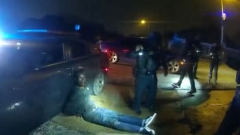 Policisté v USA ubili řidiče. Záběry ukazující brutální zákrok pobouřily Bidena i veřejnost