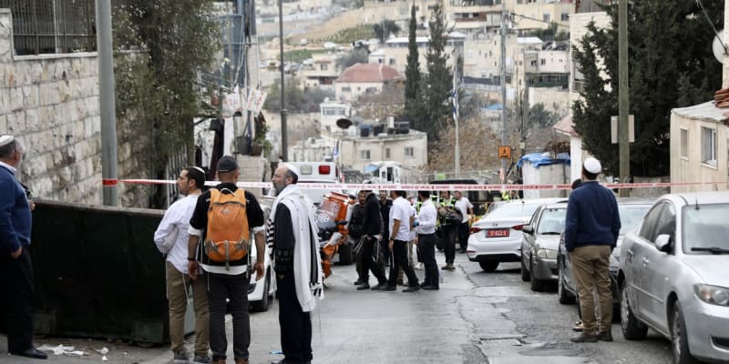 V Jeruzalémě došlo k další střelbě, kdy 13letý Palestinec postřelil dva lidi.