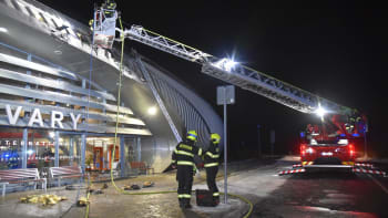 Na mezinárodním letišti v Karlových Varech hořelo. Vzplála budova hlavní odletové haly