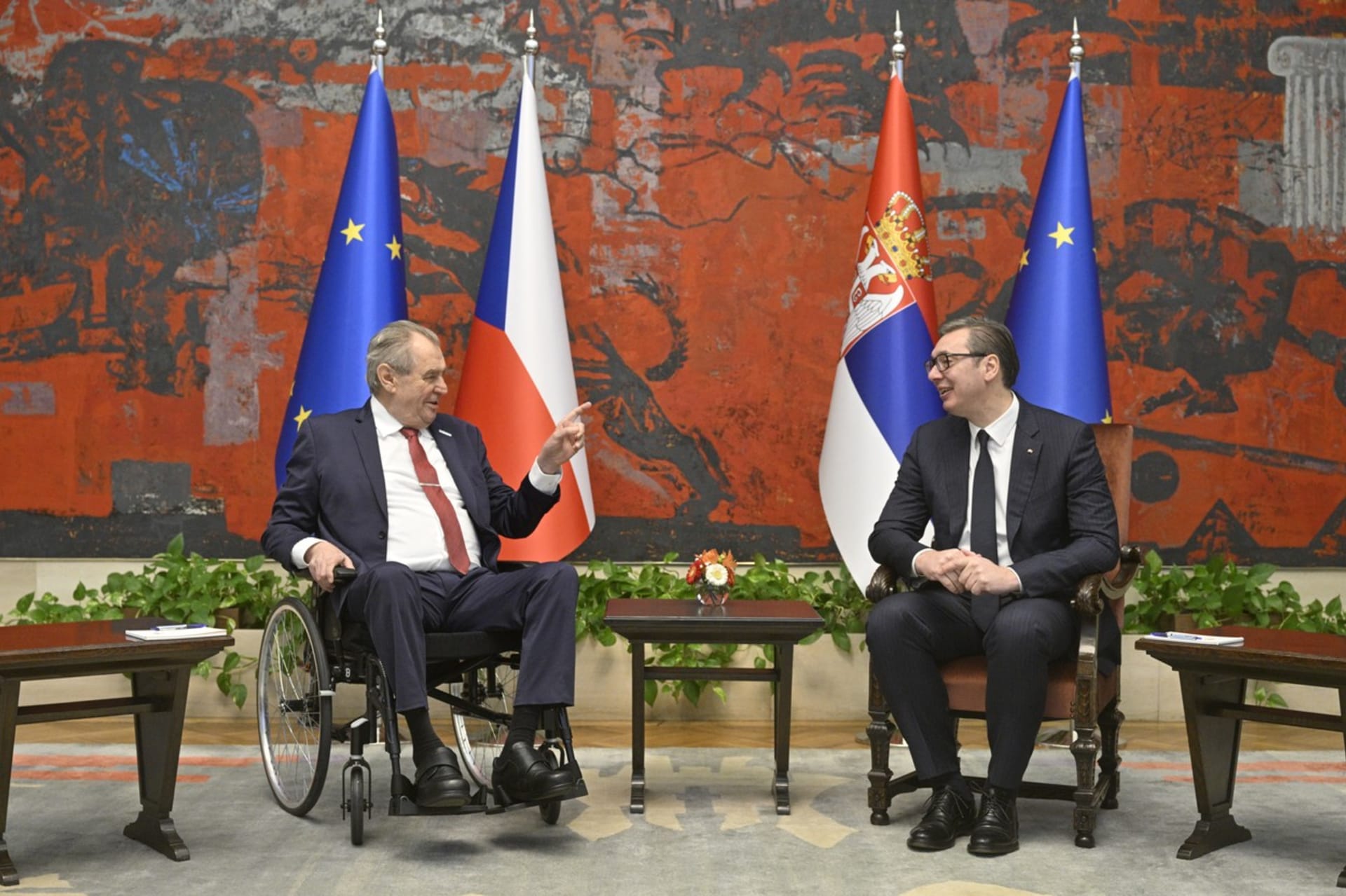 Prezident Zeman se v Bělehradě setkal se svým protějškem Vučičem.