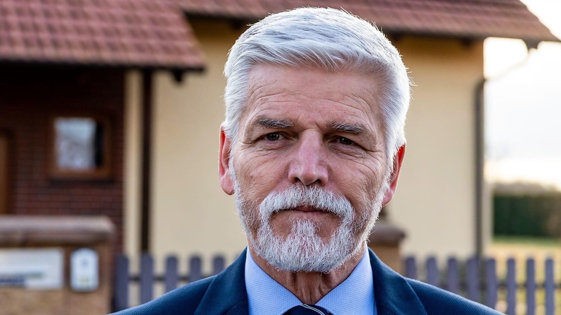 Jak bydlí Petr Pavel? Náš čtvrtý český prezident rád se sousedy zajde na pivo