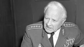 Prezidenti v uniformě: Major Klaus, hrdina Svoboda. Havel kvůli vojně předstíral psychopata