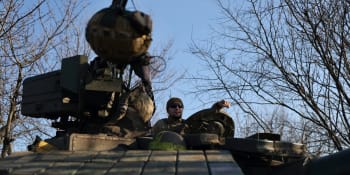 CNN: Dochází nám střelivo, bědují Ukrajinci u Bachmutu. Nedočkavě vyhlížejí západní tanky