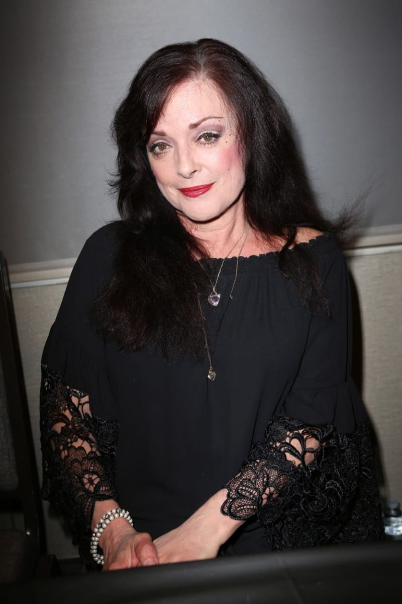 Zemřela původní představitelka filmové postavy Wednesday Addamsové herečka Lisa Loringová.