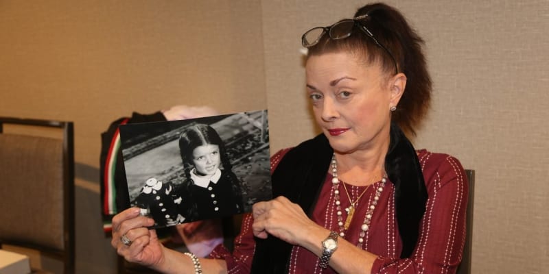 Zemřela Lisa Loring, originální představitelka Wednesday z Addamsovy rodiny.