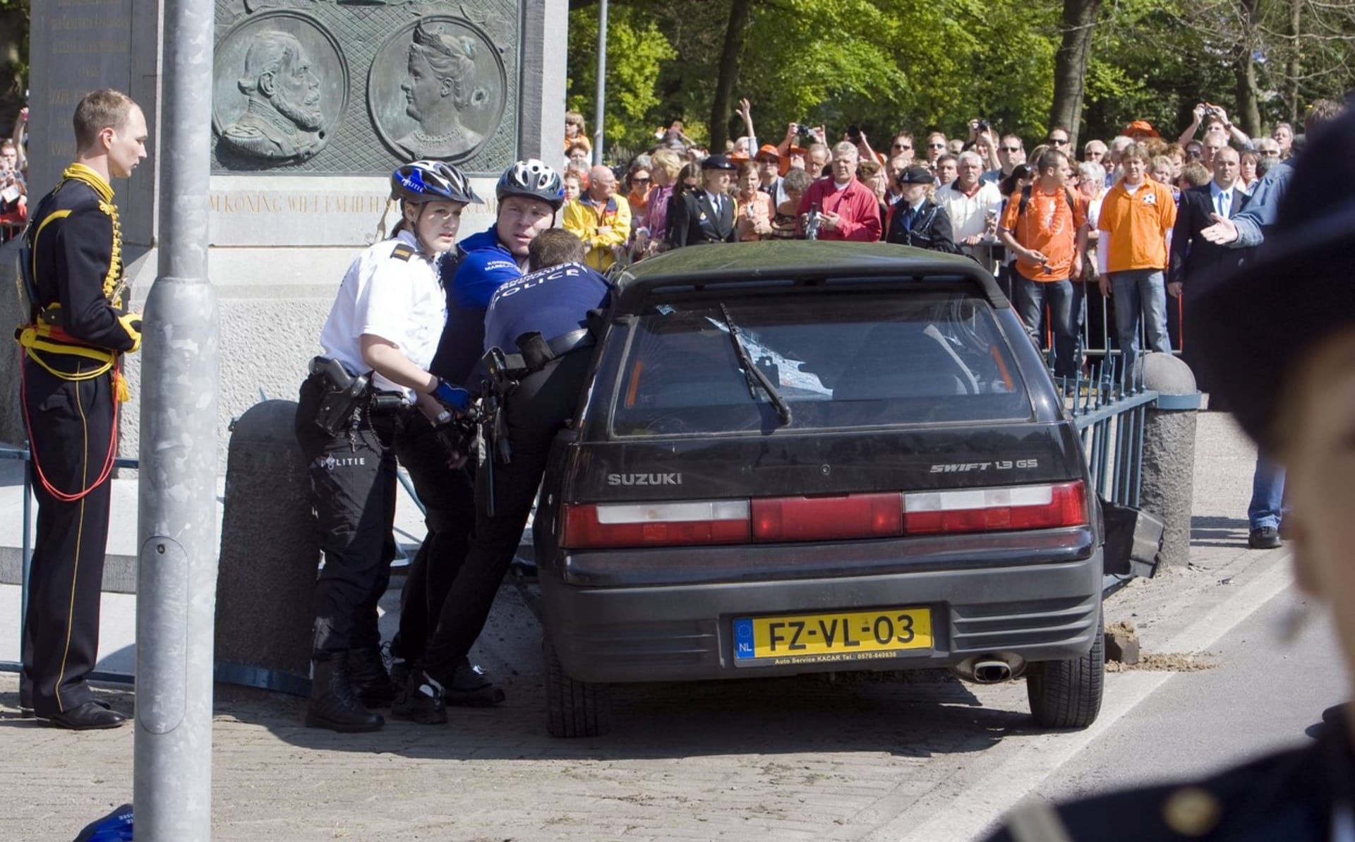Vůz útočníka, který se v roce 2009 pokusil o atentát na královnu Beatrix a další členy královské rodiny.