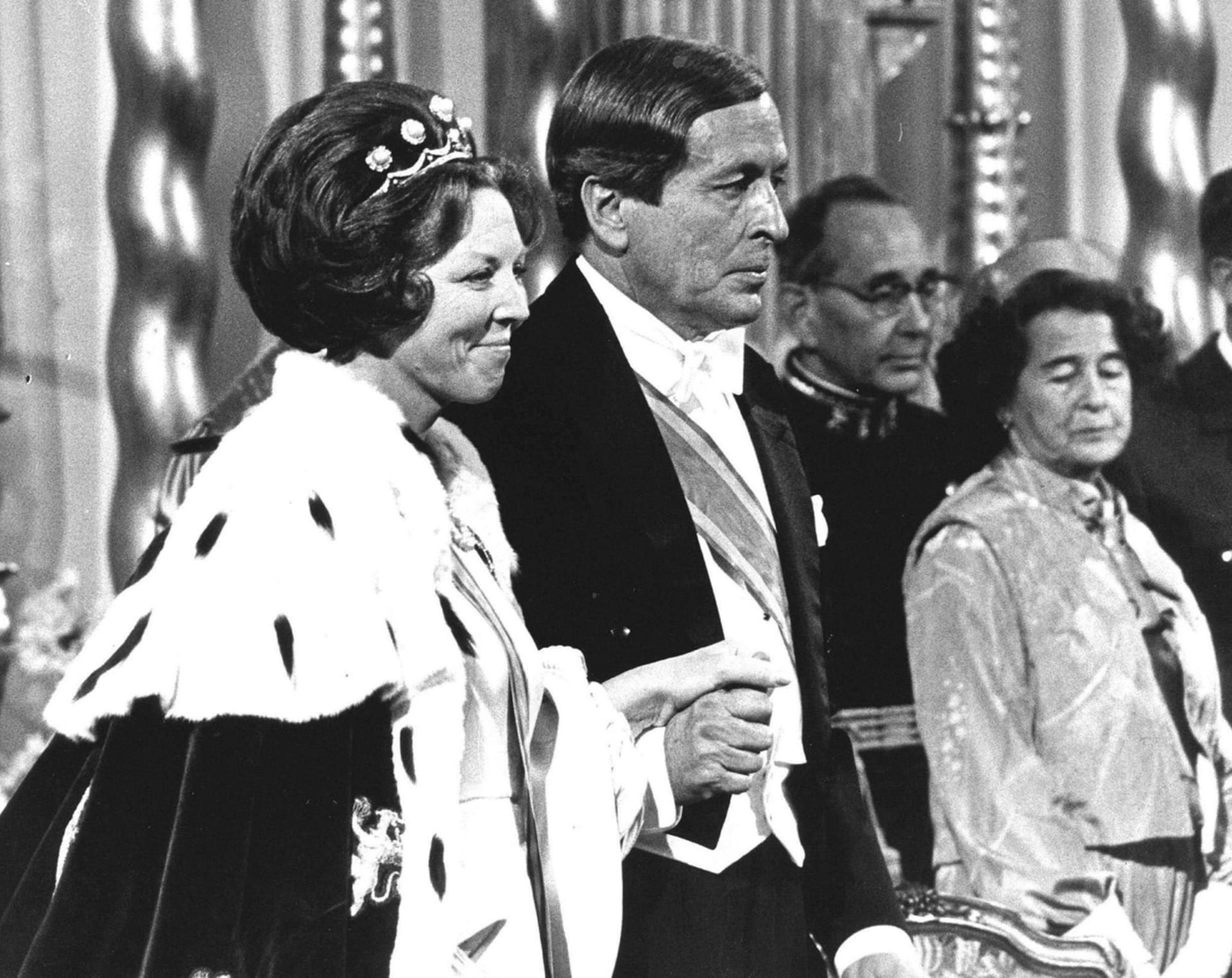 Královna Beatrix s manželem při inauguraci poté, co její matka abdikovala na nizozemský trůn (1980).