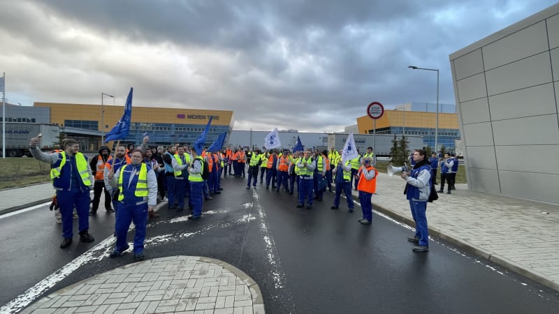 Začala stávka ve firmě Nexen Tire u Žatce. Zaměstnanci požadují vyšší mzdy