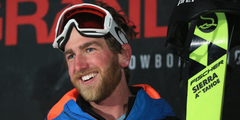 Americký mistr světa v akrobatickém lyžování z roku 2015 Kyle Smaine zemřel v neděli pod lavinou v Japonsku.