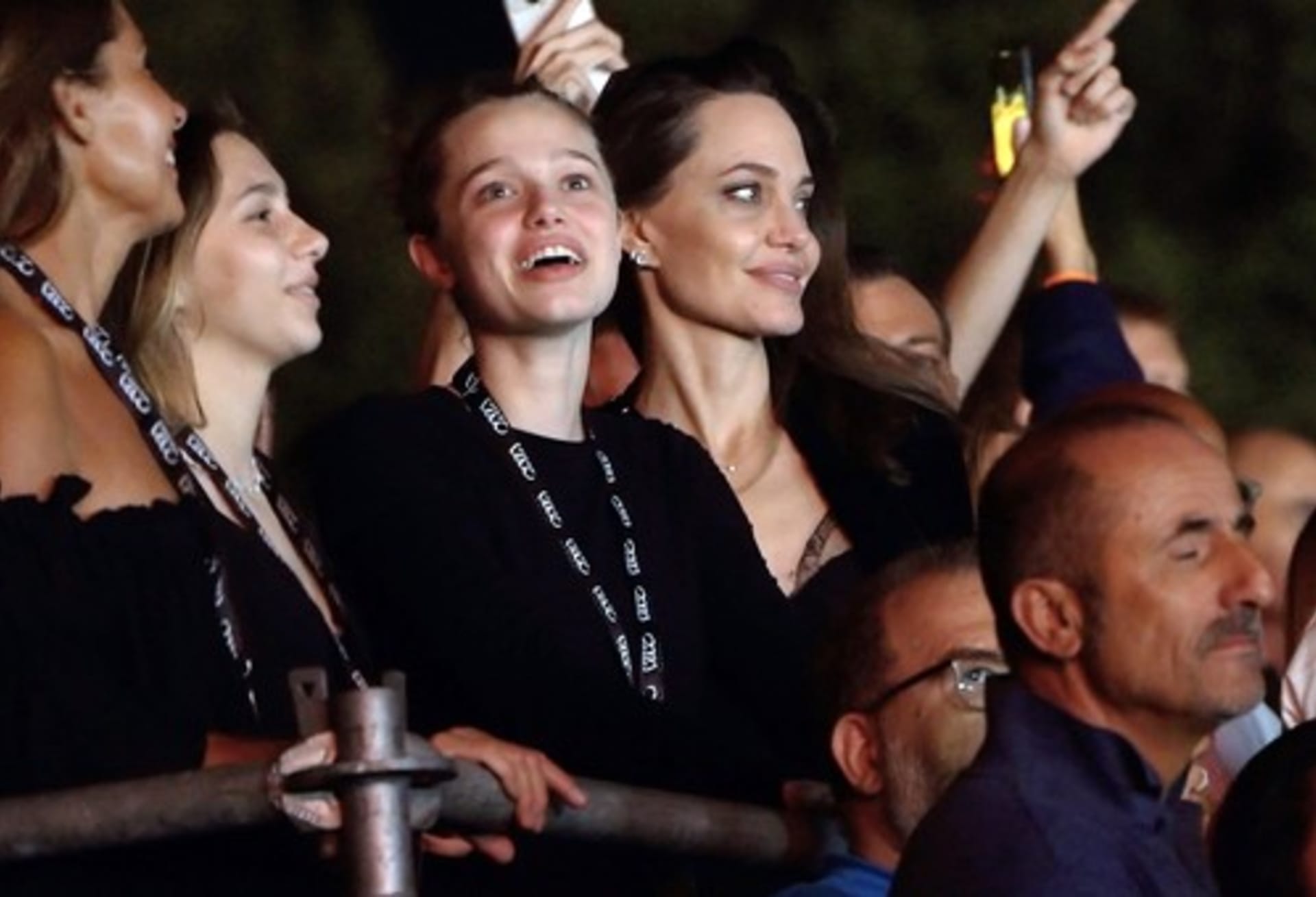 Angelina si s dcerou užívala koncert.