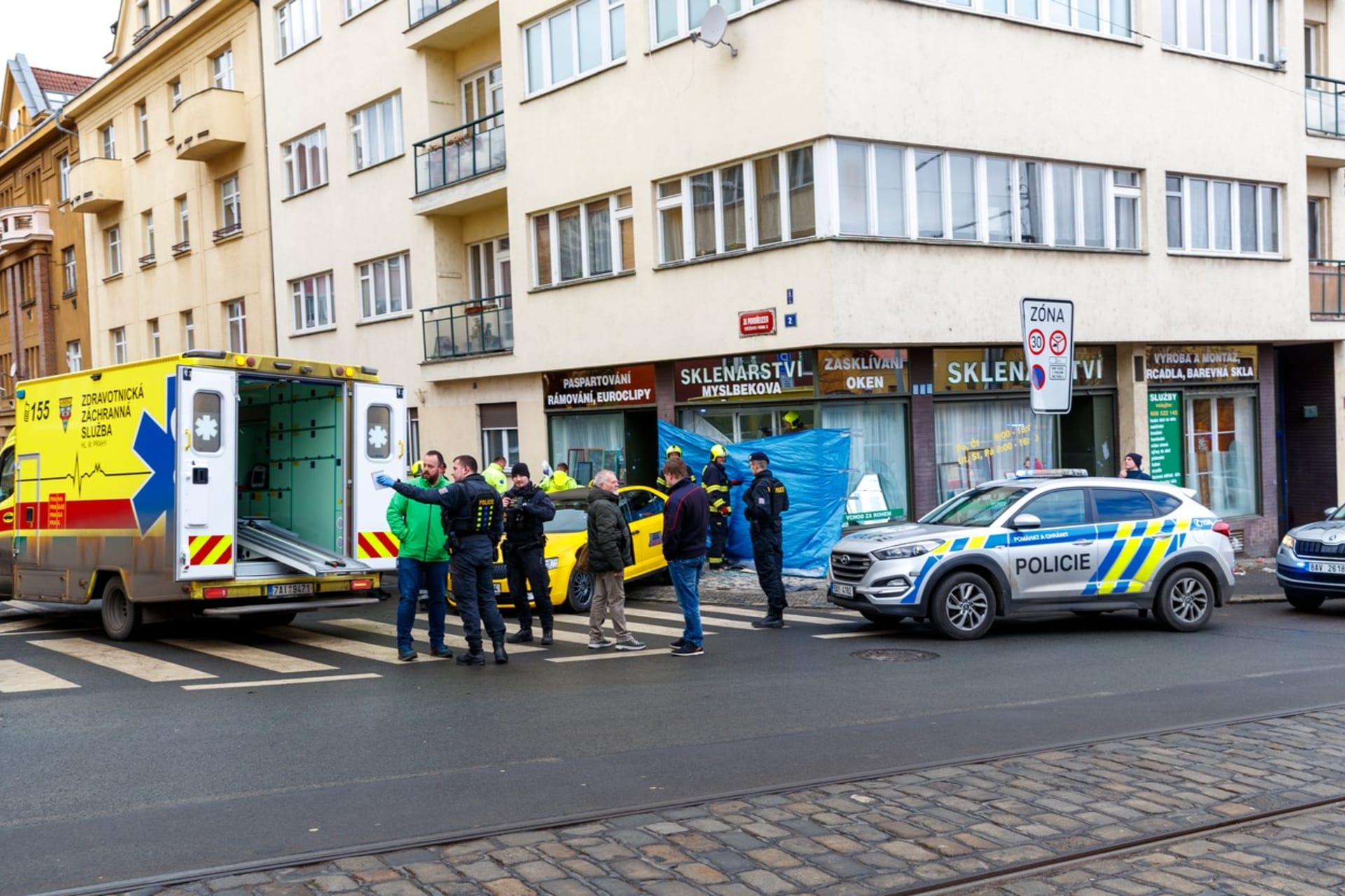 K tragické nehodě došlo v pondělí v Praze.