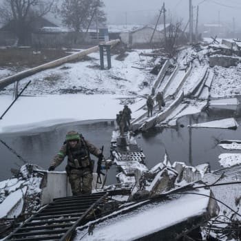 Ukrajinští vojáci brání zimní Bachmut (31. 1. 2023).