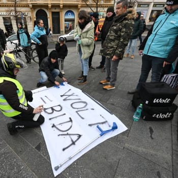 V Praze se bouřili pracovníci Woltu kvůli sníženému honoráři