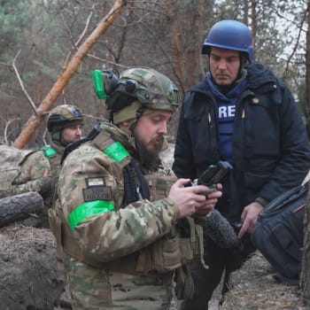 Novinář americké CNN natáčel s operátorem dronu na východě Ukrajiny