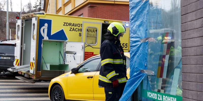Tragická nehoda se odehrála v pražských Střešovicích.