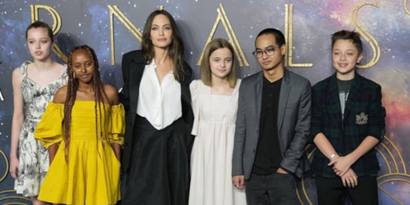Angelina Jolie se svými dětmi.