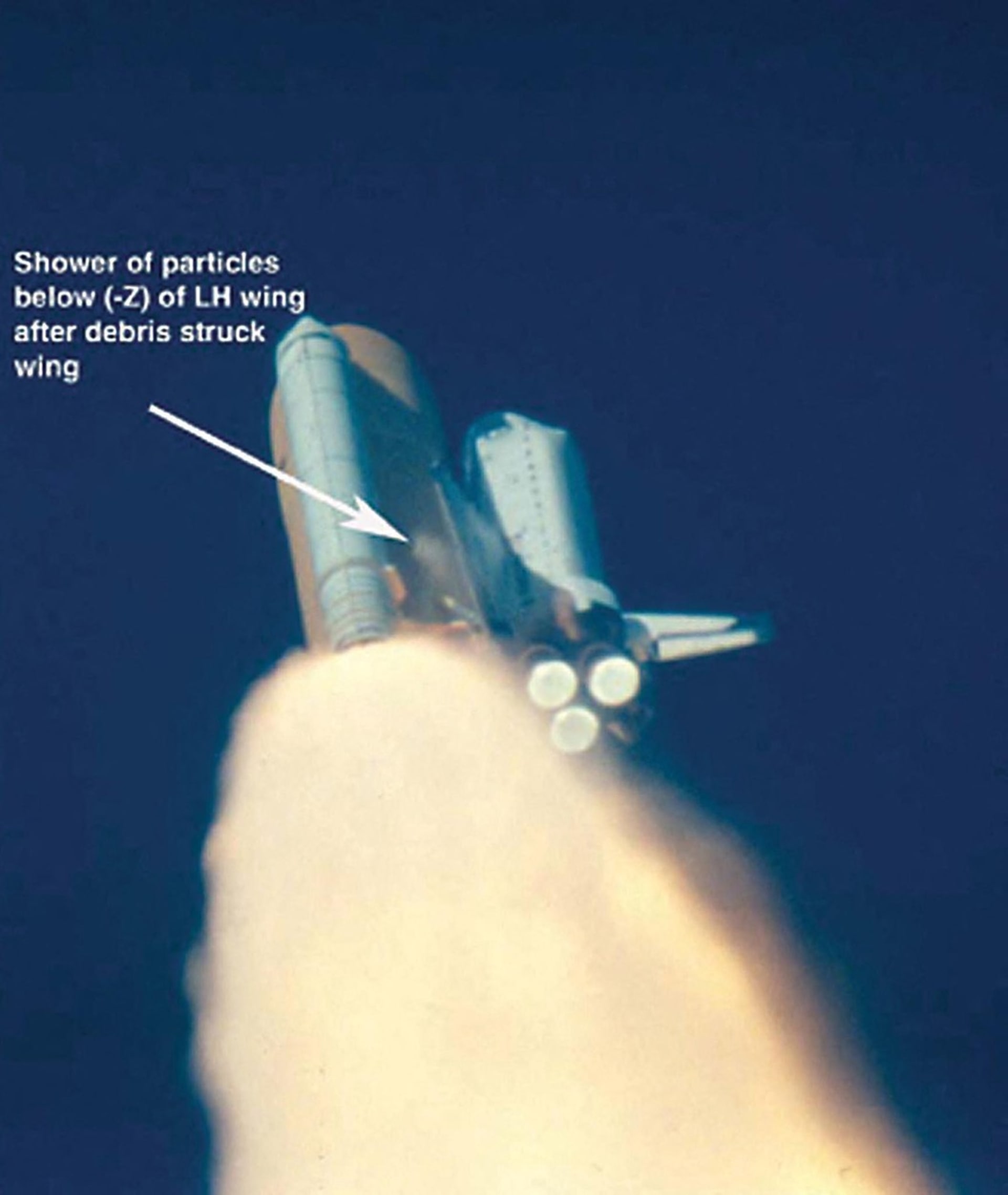 Zásadní moment při startu - poškození raketoplánu