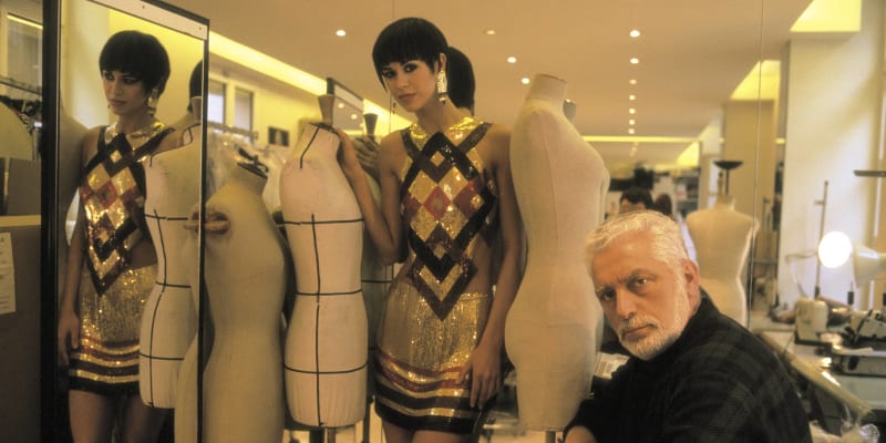 Ve věku 88 let zemřel Paco Rabanne, uznávaný módní návrhář španělského původu, který se v šedesátých letech 20. století proslavil především svými metalickými a futuristickými modely. 