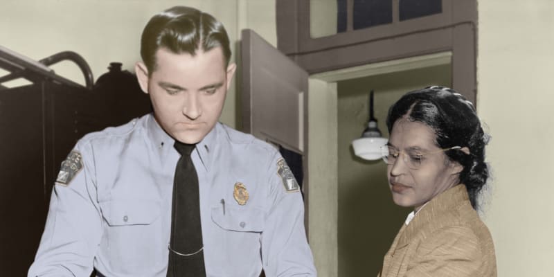 Rosa Parks po jednom ze svých dalších zatčení během odběru otisku prstů na policii (1956).