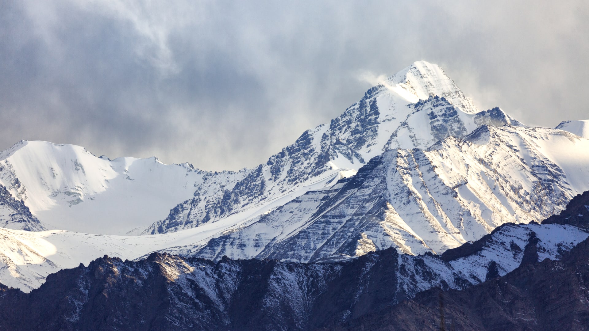 Pod lavinou v Himálaji zahynuli dva polští turisté. (Ilustrační foto)