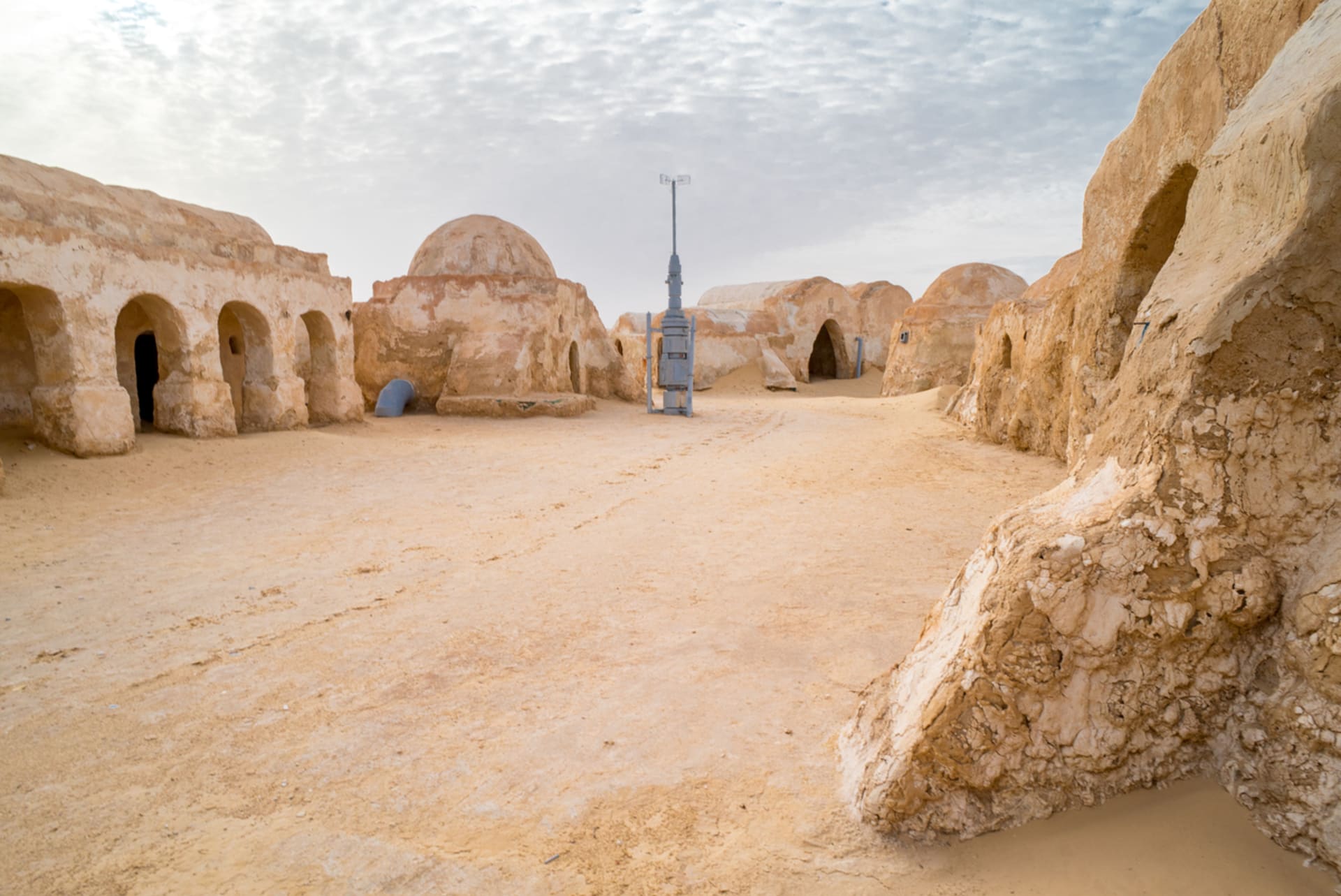 Pouštní planeta Tatooine z Hvězdných válek