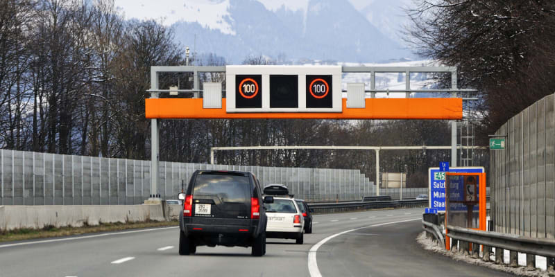 Už dnes se na 37 % rakouské dálniční sítě nesmí jezdit víc než 80, resp. 100 km/h.