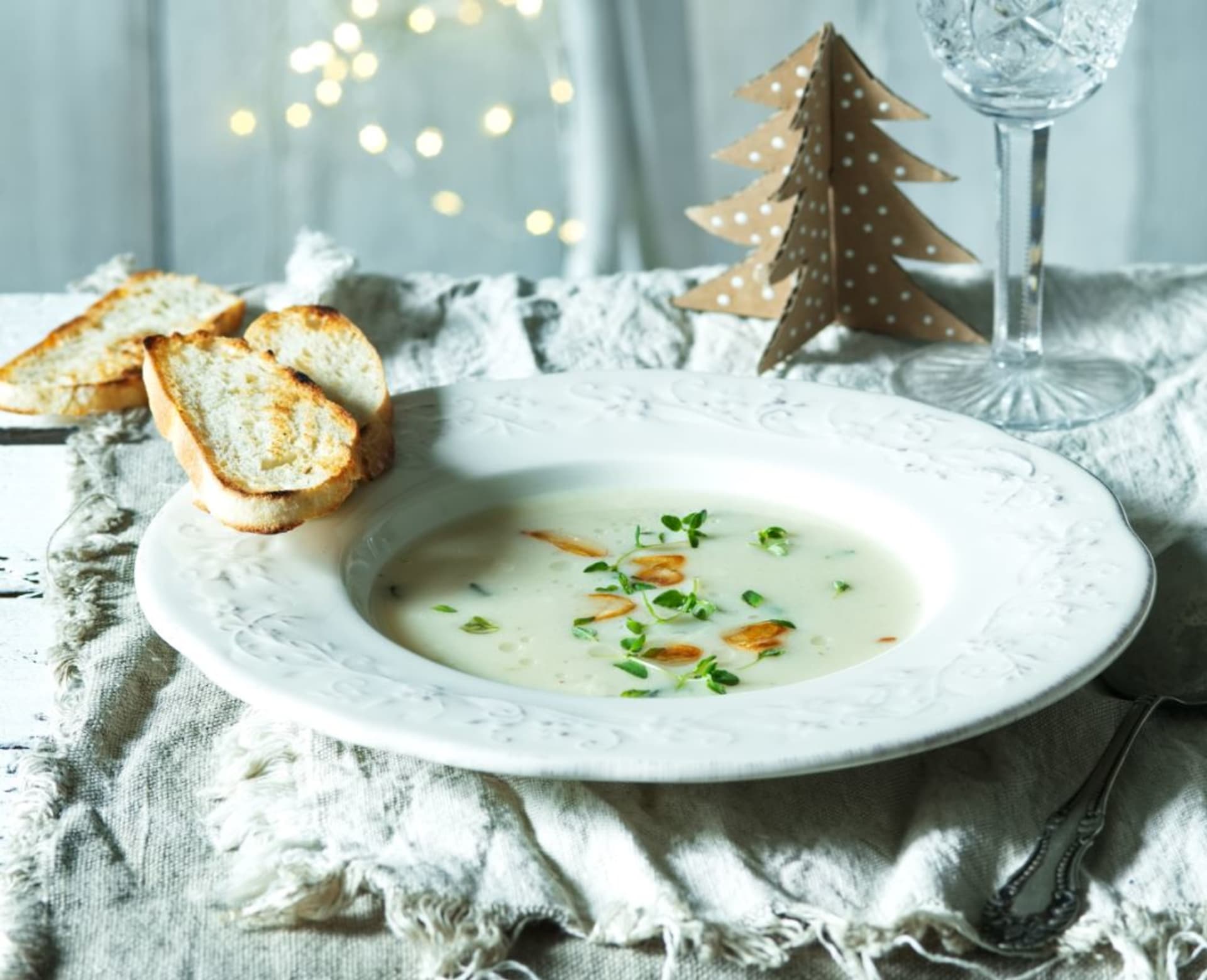 Treasures of French cuisine: festive garlic cream with toast