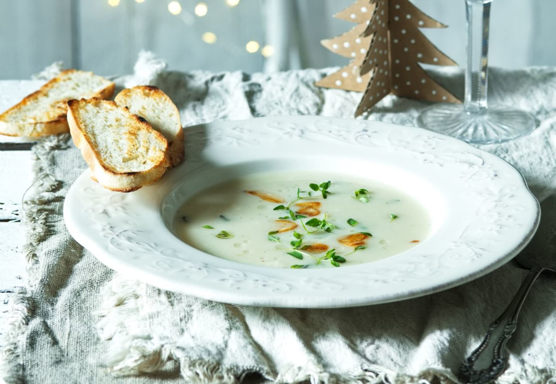 Treasures of French cuisine: festive garlic cream with toast