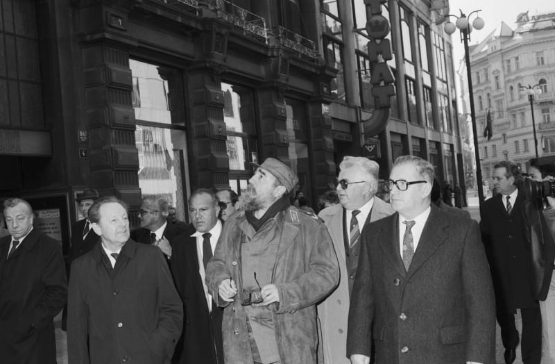 Štrougal a Fidel Castro v Praze. 