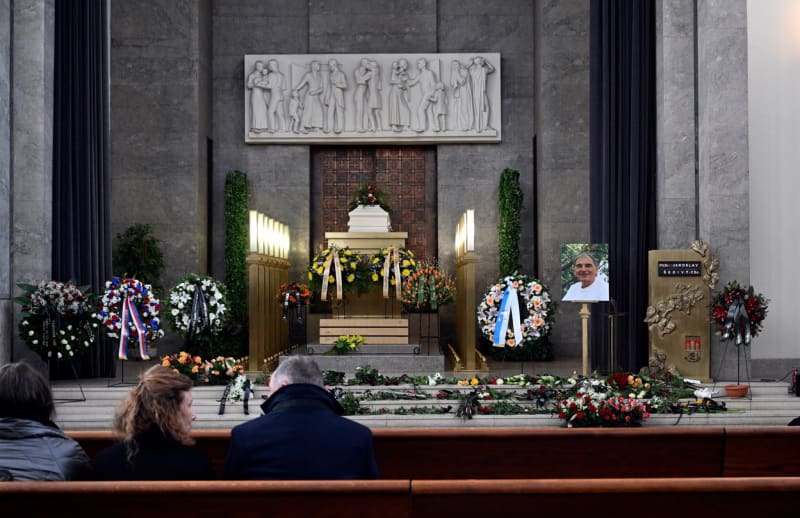 Obřadní síň během pohřbu Jaroslava Šedivého
