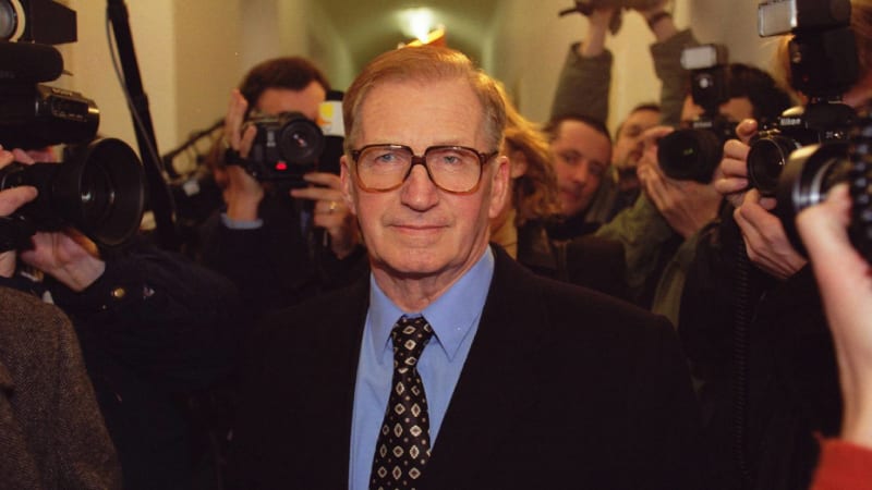 První pokus dostat Lubomíra Štrougala k soudu v roce 2002 nevyšel