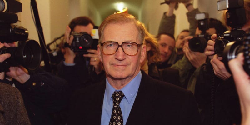 První pokus dostat Lubomíra Štrougala k soudu v roce 2002 nevyšel
