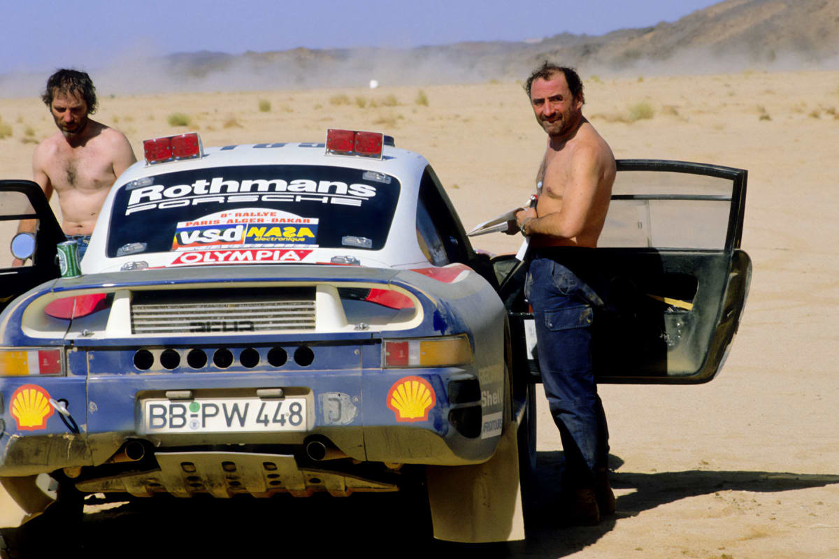 Při první účasti Porsche na Rallye Dakar v roce 1984 závod mezi automobily vyhrál René Metge. Stejný výsledek se mu podařil i na třetím vystoupení značky v roce 1986, kdy mediálně nejzajímavější dvojice IckxBrasseur (na snímku) brala stříbro.