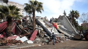 Zázrak po zemětřesení: Holčička se narodila pod troskami, přežila jediná z rodiny