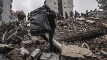 Manželka prosila o pomoc marně. Po zemětřesení v Turecku zemřel i fotbalový brankář