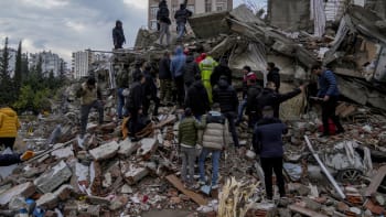 Nezvěstná Češka v Turecku. Záchranáři ji v sutinách nenašli, pátrání pokračuje
