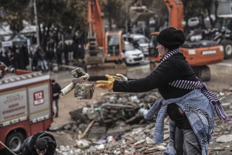 Zemětřesení v Turecku a Sýrii si vyžádalo tisíce mrtvých.