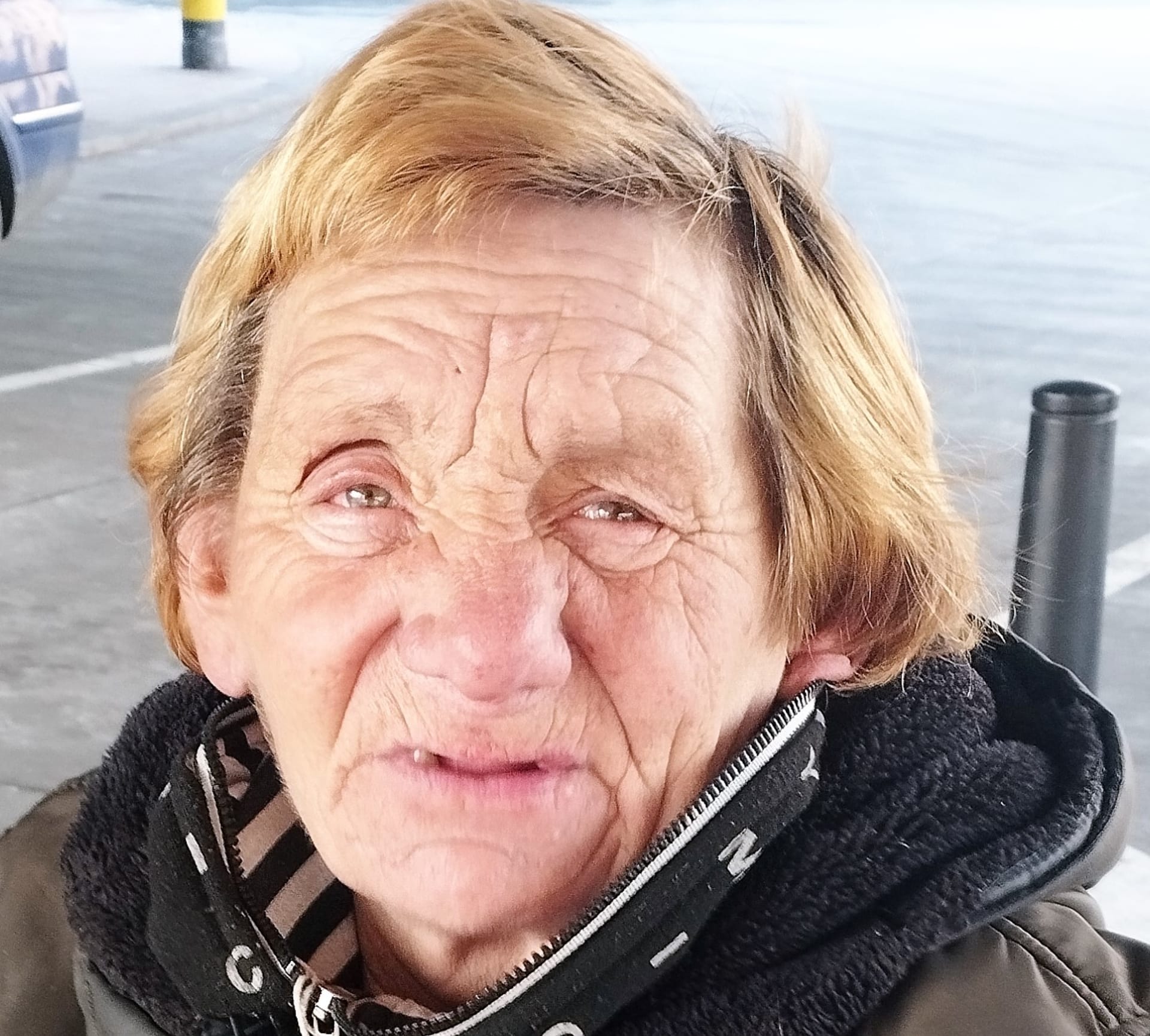 Amputovali jí obě nohy, přesto nemá invalidní důchod a na nádraží ji nepustí ani na WC pro invalidy. 64letá Kristýna Kerestešová z Ostravy..
