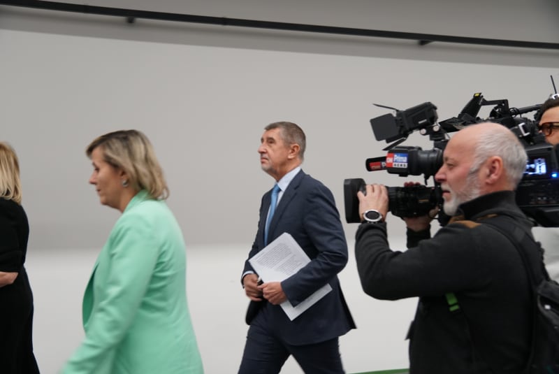 Předsednictvo hnutí ANO v čele s Andrejem Babišem na tiskové konferenci 