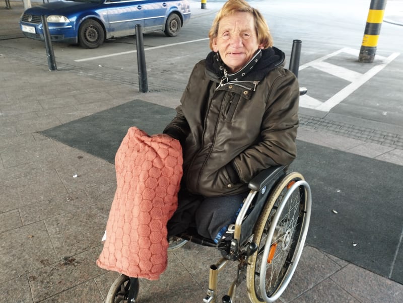 Amputovali jí obě nohy, přesto nemá invalidní důchod a na nádraží ji nepustí ani na WC pro invalidy. 64letá Kristýna Kerestešová z Ostravy. 