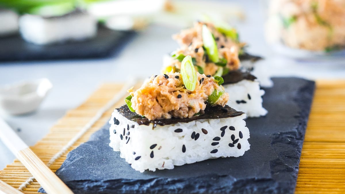 Sushi řezy s pikantním tuňákem