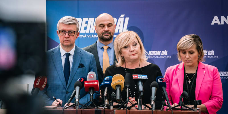 Zleva: Poslanci hnutí ANO Karel Havlíček, Martin Kolovratník, Alena Schillerová, Jana Vildumetzová