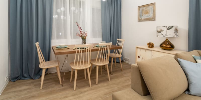 Byt po proměně: obývací pokoj po proměně ve stylu lehce rustikálně moderním