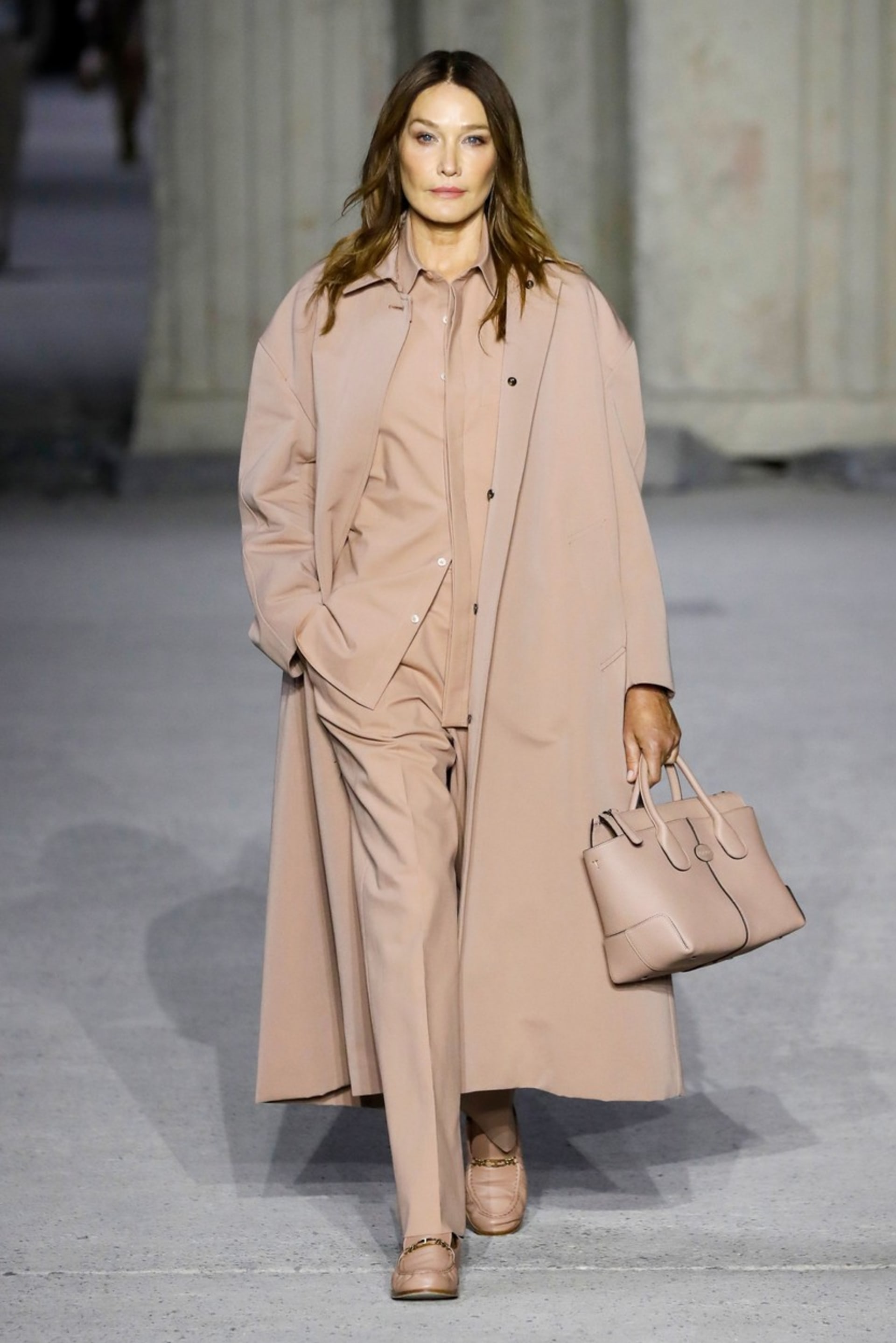 Carla Bruni byla hvězdou podzimního fashion weeku v Paříži.