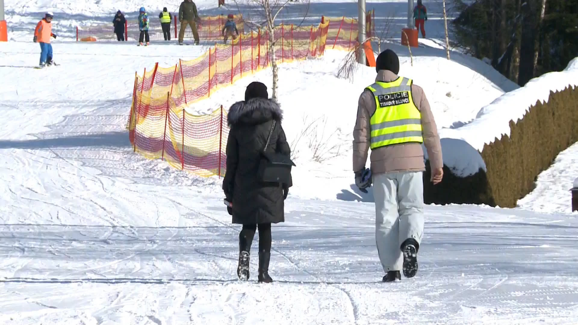 Policisté kontrolovali rychlost lyžařů.