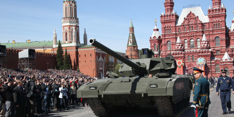 Moderní, ale neotestovaný ruský tank T-14 Armata