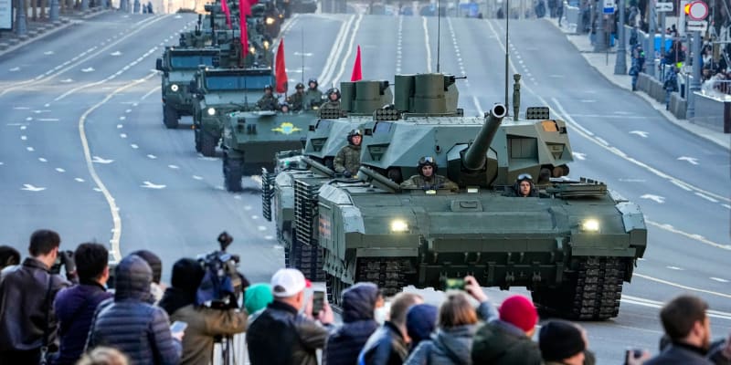 Moderní, ale neotestovaný ruský tank T-14 Armata