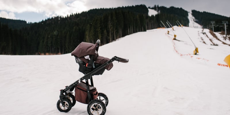 Dvojice Čechů nechala v italských Dolomitech bez dozoru batole, zatímco lyžovali. (foto ilustrační) 