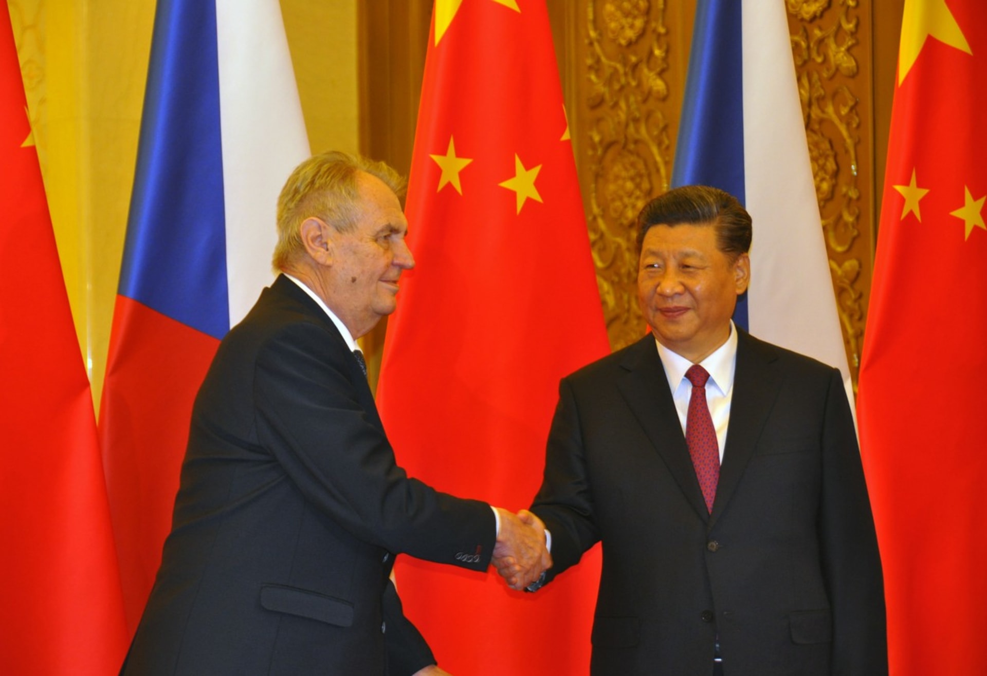 Český prezident Miloš Zeman se 28. dubna 2019 v Pekingu setkal s čínským prezidentem Si Ťin-pchingem.